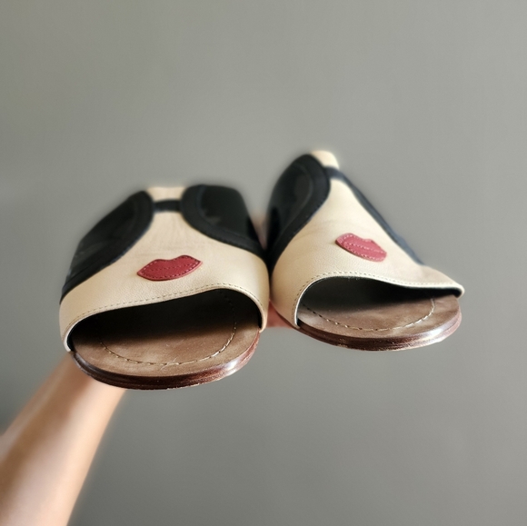 Alice + Olivia Stace Face Slide Stylish Black and Cream Women's Slides - Picture 6 of 7